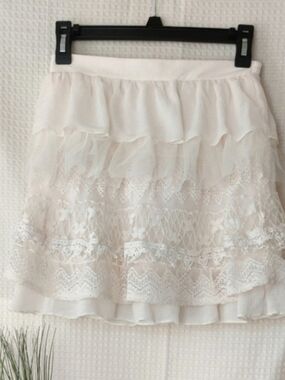 D. Signed by Disney Girls Ivory Tiered Skirt Size M(10/12)